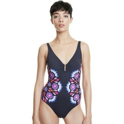 Desigual Strój kąpielowy damski Biki Nasau Negro 20SWMK08 2000 (Rozmiar S). Stroje kąpielowe damskie Desigual, s, bez wzorów. W wyprzedaży za 227,00 zł.