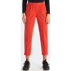 Spodnie chino - Czerwony. Czerwone spodnie damskie Sinsay, xl. Za 59,99 zł.