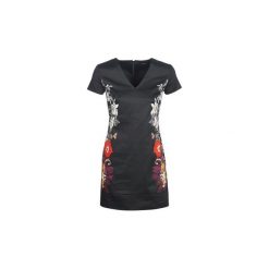 Sukienki krótkie Desigual SALONICA. Niebieskie sukienki damskie Desigual, bez wzorów, bez kołnierzyka, z krótkim rękawem, krótkie, mini. Za 383,20 zł.