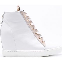 Carinii - Botki. Szare buty zimowe damskie marki Carinii, z materiału, z okrągłym noskiem, na koturnie, na sznurówki. W wyprzedaży za 359,90 zł.