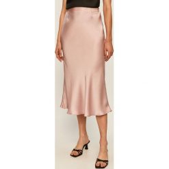 Glamorous - Spódnica. Różowe spódniczki damskie Glamorous, na co dzień, s, bez wzorów, z poliesteru, casualowe, midi, rozkloszowane. Za 119,90 zł.