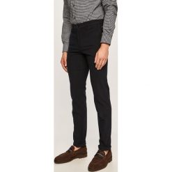 Tommy Hilfiger - Spodnie. Szare spodnie męskie TOMMY HILFIGER, bez wzorów, z elastanu. W wyprzedaży za 299,90 zł.