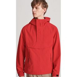 Kurtka typu anorak - Czerwony. Czerwone kurtki męskie Reserved, s, bez wzorów, bez kaptura. Za 149,99 zł.