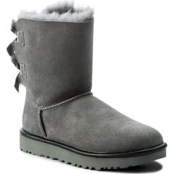 Buty UGG - W Bailey Bow II 1019034 W/Gys. Szare kozaki damskie Ugg, na zimę, ze skóry. W wyprzedaży za 719,00 zł.
