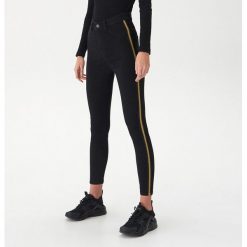 Jeansy high waist skinny z lampasami - Brązowy. Pomarańczowe jeansy damskie z wysokim stanem marki House, z jeansu. Za 89,99 zł.