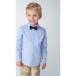 Mayoral - Koszula + mucha dziecięca 92-134 cm. Białe koszule chłopięce Mayoral, bez wzorów, z bawełny, eleganckie, bez kołnierzyka, z długim rękawem, długie. Za 123,90 zł.