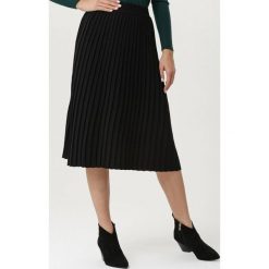 Czarna Spódnica Moulden. Czarne spódniczki damskie Born2be, s, z dzianiny, eleganckie, midi, koszulowe. Za 109,99 zł.