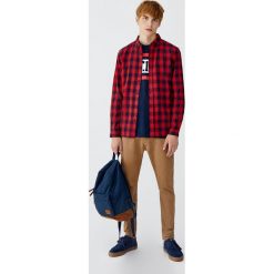Koszula basic w kratkę vichy. Czerwone koszule męskie na spinki Pull&Bear, m, w kratkę. Za 79,90 zł.
