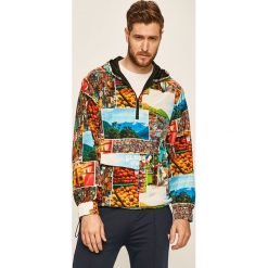 Guess Jeans - Kurtka. Płaszcze męskie Guess Jeans, s, z aplikacjami, z poliesteru, krótkie, z kapturem. Za 599,90 zł.