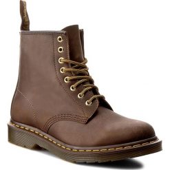 Glany DR. MARTENS - 1460 11822200 Aztec Brun Clair. Pomarańczowe glany damskie Dr. Martens, ze skóry, klasyczne, bez obcasa, bez zapięcia. Za 699,00 zł.