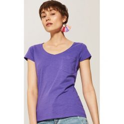 T-shirty damskie: T-shirt basic z kieszonką – Fioletowy