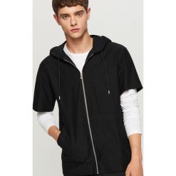Bluza z krótkim rękawem - Czarny. Czarne bluzy męskie Reserved, s, bez wzorów, bez kołnierzyka, z krótkim rękawem, krótkie, bez kaptura. Za 89,99 zł.