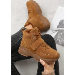 Camelowe Traperki Loyola. Brązowe buty sportowe damskie Born2be, bez wzorów, z futra, sportowe. Za 119,99 zł.