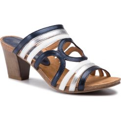 Klapki CAPRICE - 9-27201-22 Navy Multi 804. Niebieskie klapki damskie Caprice, bez wzorów, ze skóry, bez obcasa, na obcasie. W wyprzedaży za 169,00 zł.