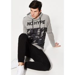 Bluza z nadrukiem - Szary. Szare bluzy męskie rozpinane marki Reserved, l, z nadrukiem. Za 79,99 zł.