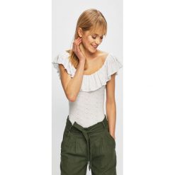 Guess Jeans - Top. Białe bluzki damskie Guess Jeans, s, z haftami, z elastanu, z okrągłym kołnierzem. W wyprzedaży za 169,90 zł.
