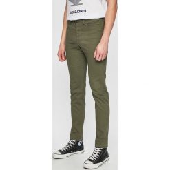 Produkt by Jack & Jones - Spodnie. Zielone spodnie męskie PRODUKT by Jack & Jones, na co dzień, bez wzorów, z elastanu, casualowe. W wyprzedaży za 79,90 zł.