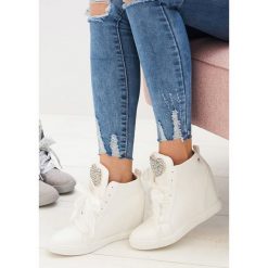 Białe Sneakersy Thumbs Up!. Białe koturny damskie vices, z okrągłym noskiem, bez obcasa, na obcasie, na sznurówki. Za 69,99 zł.