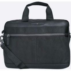 Tommy Hilfiger - Torebka. Czarne torby na laptopa marki TOMMY HILFIGER, w paski, z poliesteru, małe. W wyprzedaży za 419,90 zł.