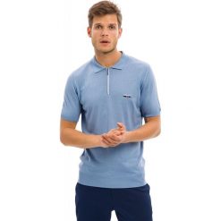 Galvanni koszulka polo męska Hereford M jasnoniebieski. Niebieskie koszulki polo męskie GALVANNI, m, bez wzorów, z materiału, klasyczne, bez rękawów. Za 289,00 zł.