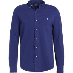 Polo Ralph Lauren LONG SLEEVE Koszula fall royal. Szare koszule męskie marki Polo Ralph Lauren, l, z bawełny, button down, z długim rękawem. Za 459,00 zł.