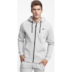Bluza męska BLM300 - szary melanż. Szare bluzy męskie marki 4f, m, bez wzorów, z dzianiny, z kapturem, bez rękawów, z kapturem. W wyprzedaży za 99,99 zł.