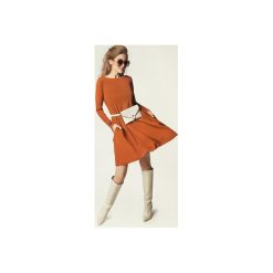 Sukienka Jackie Winter - karmel. Czarne sukienki damskie Madnezz, na zimę, s, bez wzorów, z elastanu, eleganckie, z klasycznym kołnierzykiem, bez rękawów, dopasowane. Za 259,00 zł.