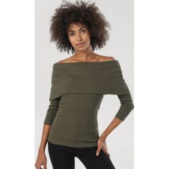 Khaki Bluzka Isirvyra. Brązowe bluzki damskie Born2be, s, bez wzorów, bez kołnierzyka, bez rękawów. Za 59,99 zł.