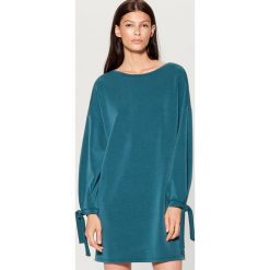 Dzianinowa sukienka oversize - Turkusowy. Niebieskie sukienki dzianinowe Mohito, l, oversize. W wyprzedaży za 79,99 zł.