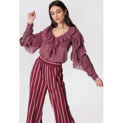 Bluzki damskie: NA-KD Boho Szyfonowa bluzka z dekoltem V – Purple