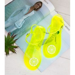 Sandałki damskie Ideal Shoes K-9185 Żółte. Żółte klapki damskie Ideal Shoes, bez wzorów, z tworzywa sztucznego, bez obcasa, na płaskiej podeszwie, bez zapięcia. Za 45,00 zł.