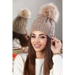 Czapka ROSENA BEIGE. Brązowe czapki damskie Czapka ROSENA BEIGE, na zimę, bez wzorów. W wyprzedaży za 29,00 zł.