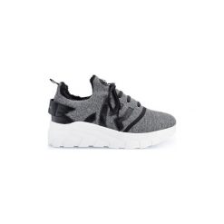 Buty John Richmond -. Czarne trampki męskie John Richmond, bez wzorów, bez zapięcia. Za 899,00 zł.