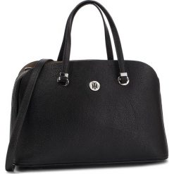Torebka TOMMY HILFIGER - Th Core Satchel AW0AW06444 002. Czarne torebki klasyczne damskie TOMMY HILFIGER, bez wzorów, ze skóry ekologicznej, eleganckie, bez dodatków. W wyprzedaży za 369,00 zł.