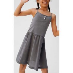 Mango Kids - Sukienka dziecięca Cuba 104-164 cm. Szare sukienki dziewczęce Mango Kids, bez wzorów, z bawełny, casualowe, z krótkim rękawem, krótkie, midi, rozkloszowane. W wyprzedaży za 25,90 zł.