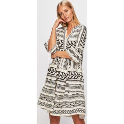 Vero Moda - Sukienka. Białe sukienki damskie Vero Moda, na co dzień, s, bez wzorów, z bawełny, casualowe, bez kołnierzyka, bez rękawów, proste. Za 149,90 zł.