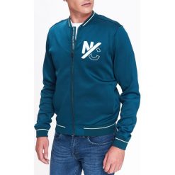 Bluza męska typu bomber. Zielone bluzy męskie Top Secret, na zimę, xxl, z aplikacjami, eleganckie, z okrągłym kołnierzem, bez rękawów, bez kaptura. W wyprzedaży za 59,99 zł.