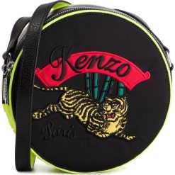 Torebka KENZO - F952SA802B14 Black 99. Czarne listonoszki damskie Kenzo, na imprezę, bez wzorów, ze skóry ekologicznej, bez dodatków. W wyprzedaży za 779,00 zł.