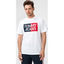 Tommy Jeans Koszulka Biały. Białe podkoszulki męskie Tommy Jeans, s, bez wzorów, z bawełny, z krótkim rękawem. Za 187,95 zł.