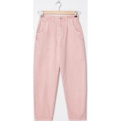 Denimowe spodnie slouchy -. Spodnie damskie House, z jeansu. Za 119,99 zł.
