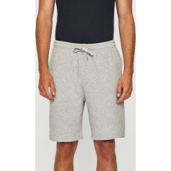 Lacoste - Szorty. Szare spodenki sportowe męskie Lacoste, m, bez wzorów, z bawełny, sportowe. W wyprzedaży za 179,90 zł.
