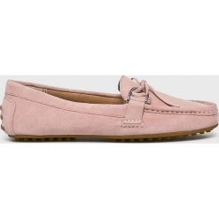 Lauren Ralph Lauren - Mokasyny. Różowe mokasyny damskie Lauren Ralph Lauren, ze skóry, na obcasie. W wyprzedaży za 449,90 zł.