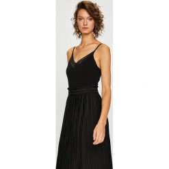 Medicine - Body Secret Garden. Czarne bluzki damskie MEDICINE, s, bez wzorów, z elastanu, bez kołnierzyka. W wyprzedaży za 29,90 zł.