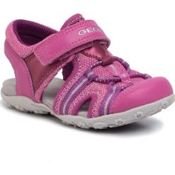 Sandały GEOX - B Sand Roxanne B B02D9B 0BCEW C8230 S Fuchsia/Pink. Różowe sandały dziewczęce Geox, ze skóry ekologicznej, bez zapięcia. W wyprzedaży za 159,00 zł.