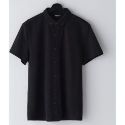 Koszulka polo -. Koszulki męskie Cropp, s, bez wzorów, polo, bez rękawów. W wyprzedaży za 39,99 zł.