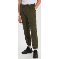 Joggery typu biker - Khaki. Brązowe spodnie męskie Cropp, m, bez wzorów. Za 129,99 zł.