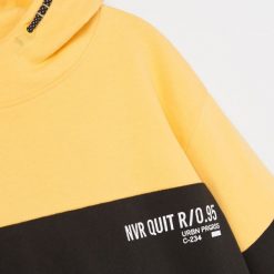 Bluza chłopięca - Żółty. Żółte bluzy chłopięce Reserved, bez wzorów, bez rękawów, bez kaptura. Za 89,99 zł.