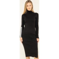 Sukienka dzianinowa TOMMY HILFIGER Cacie WW0WW26520. Czarne sukienki damskie TOMMY HILFIGER, l, bez wzorów, z bawełny, bez kołnierzyka, bez rękawów. W wyprzedaży za 589,00 zł.