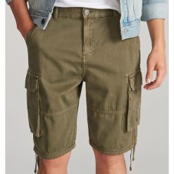 Bawełniane szorty cargo - Khaki. Brązowe spodenki i szorty męskie Reserved, m, bez wzorów, z bawełny. Za 119,99 zł.