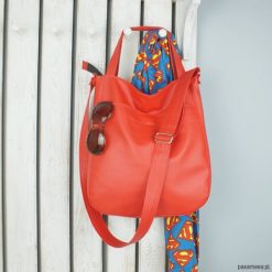 Czerwona torba hobo, czerwona listonoszka worek. Czerwone listonoszki damskie Pakamera, bez wzorów, na ramię, bez dodatków. Za 145,00 zł.